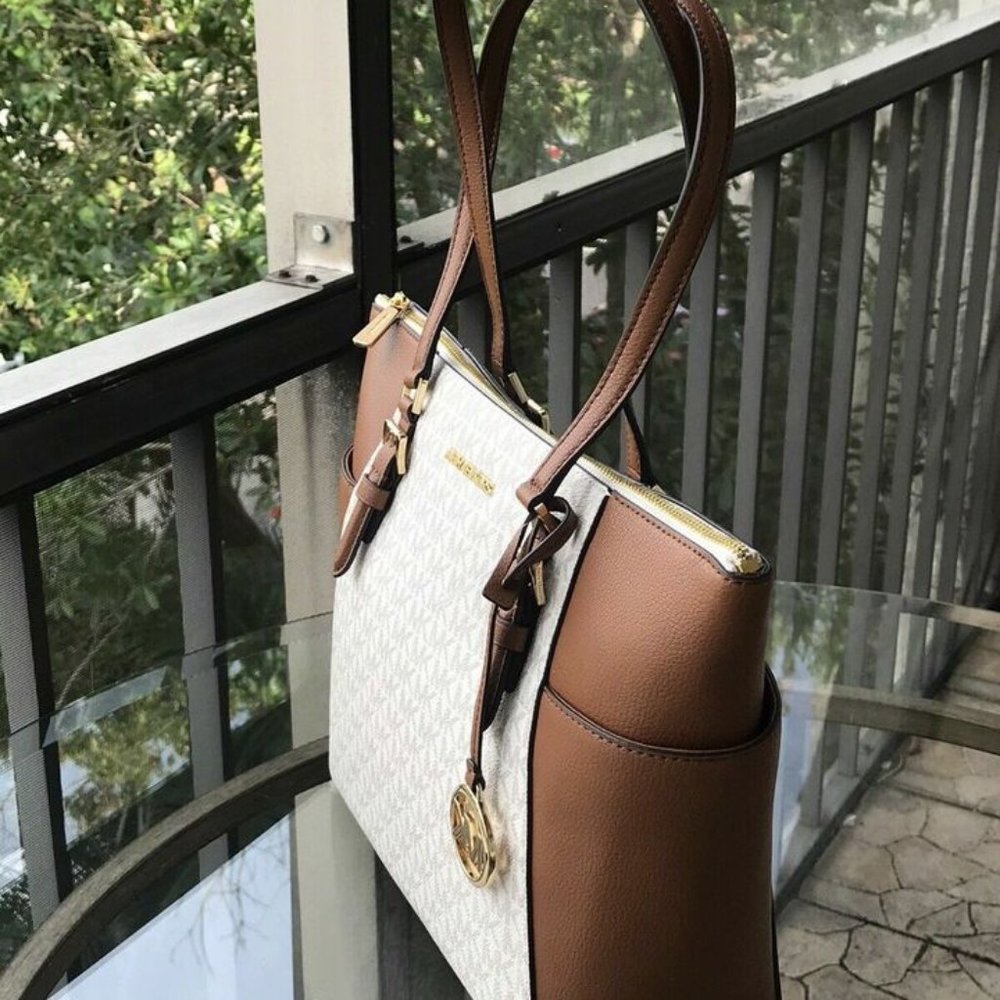 Michael Kors Signature Vanilla: Classic Elegance, Everyday Luxury